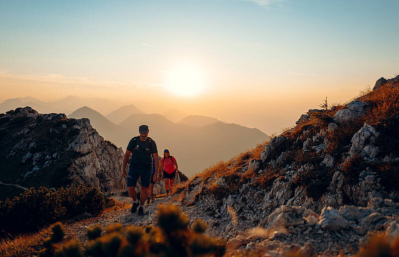 Wandern mit der Gruppe auf den Hochobir bei Sonnenuntergang