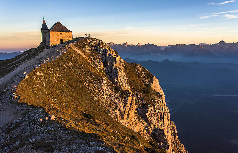 Dobratsch Gipfelbereich im Abendlicht  
