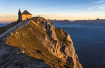 Dobratsch Gipfelbereich im Abendlicht  